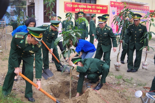 Bộ đội biên phòng Nghệ An trồng hơn 1.000 cây xanh đầu Xuân Kỷ Hợi
