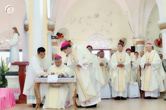 Tân Giám mục giáo phận Vinh: Người công giáo góp sức xây dựng quê hương đất nước ngày một giàu đẹp