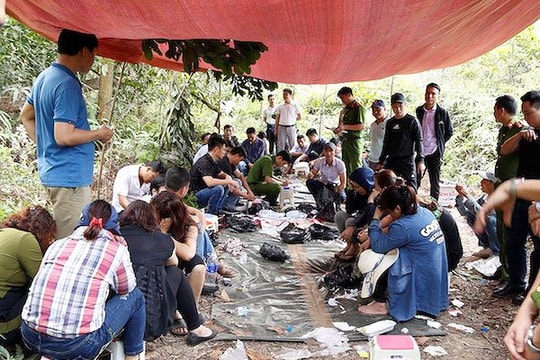 Phá ổ bạc trên núi, thu hơn 230 triệu đồng