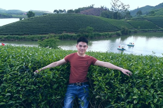 Chàng trai làm thơ giọng Nghệ ra mắt “tập thơ đầu tay”