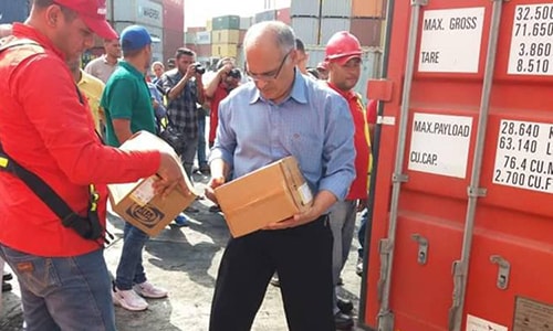 Venezuela nhận hàng viện trợ từ Cuba, Trung Quốc