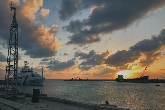 Ngắm vẻ đẹp của hoàng hôn trên biển ở Trường Sa