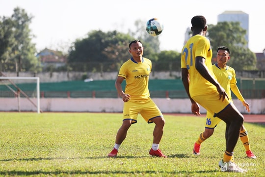 HLV Nguyễn Đức Thắng: Không chiêu mộ được Trọng Hoàng là điều vô cùng đáng tiếc với SLNA