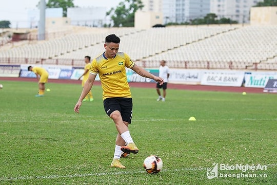 SLNA giữ chân thành công thủ môn Nguyên Mạnh