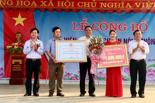 Xã Hiến Sơn (Đô Lương) đón Bằng công nhận đạt chuẩn Nông thôn mới 