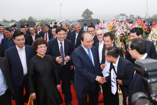 Thủ tướng Nguyễn Xuân Phúc dự lễ đón nhận Huân chương Lao động hạng Nhì của Tập đoàn TH 