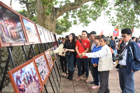 Triển lãm ảnh ”Đền Cờn - Di sản phi vật thể quốc gia”