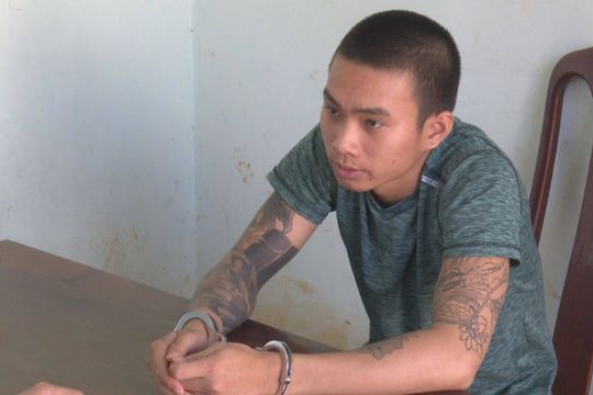 Kéo vào trường học gây rối, chém bảo vệ thương tích