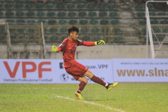 Thủ môn Nguyên Mạnh: “Tôi mới đạt được 90% phong độ“