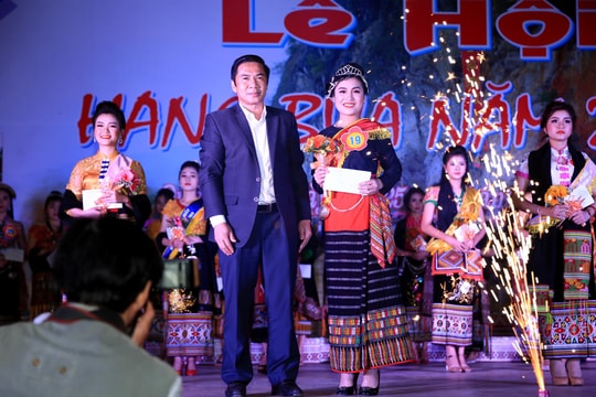 Nữ sinh lớp 12 giành ngôi vị quán quân “Người đẹp Hang Bua” năm 2019