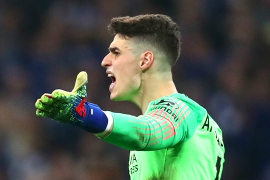 Những ngôi sao dám “bật” thầy trên sân cỏ và cái kết không ngờ