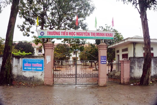 Tựu trường vẫn phải nộp tiền học “ngoại khóa"