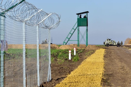 Xe địa hình mới nhất của quân đội Ukraine chưa đi xa đã chết dí