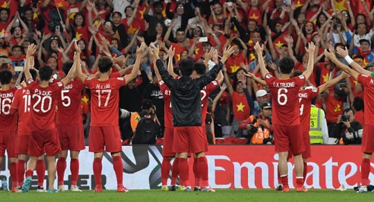 Huyền thoại bóng đá Singapore khâm phục và ghen tỵ vì ĐT Việt Nam quá xuất sắc