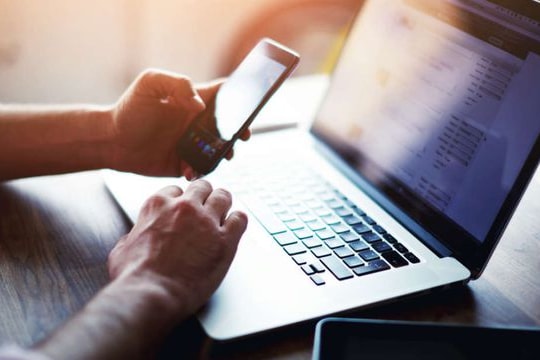 Giới khoa học cảnh báo mối nguy lớn từ thói quen đổi điện thoại liên tục!