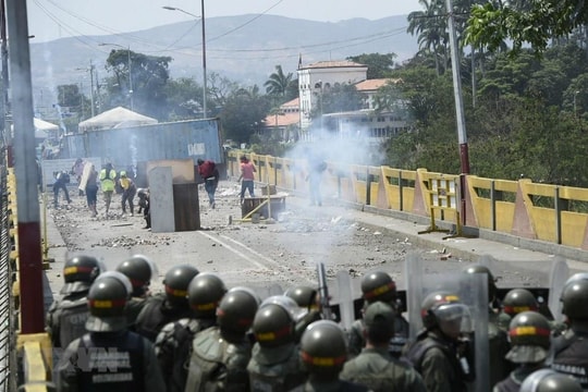 Ngoại trưởng Nga: Mỹ có kế hoạch cung cấp vũ khí cho phe đối lập Venezuela