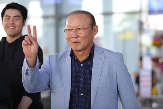 HLV Park Hang-seo đến Pleiku xem giò cầu thủ HAGL