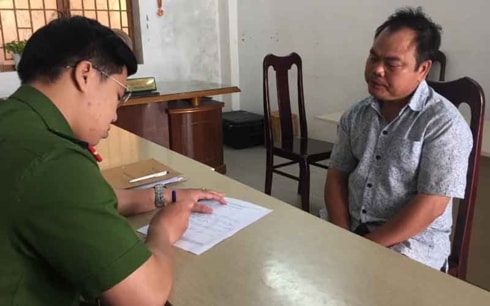 Lời khai của gã đàn ông đâm chết vợ vì ghen