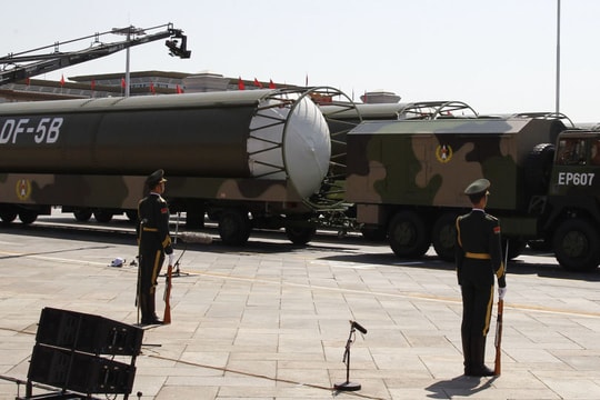 Bộ trưởng Quốc phòng Đức: Tên lửa Trung Quốc đe dọa Nga