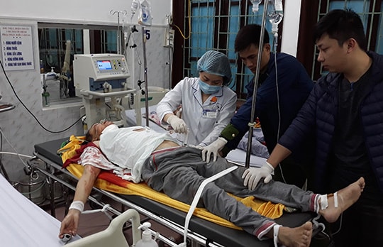 Thầy cúng truy sát nhà hàng xóm, 4 người thương vong