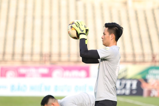 Sông Lam Nghệ An chỉ còn 1 thủ môn đối đầu B. Bình Dương