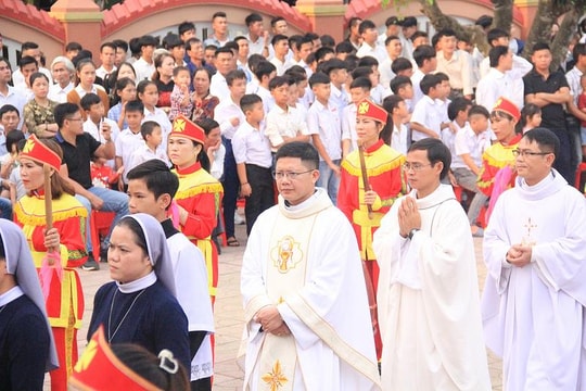 Giáo xứ Trung Song ở Nghệ An tổ chức tuần chầu lượt