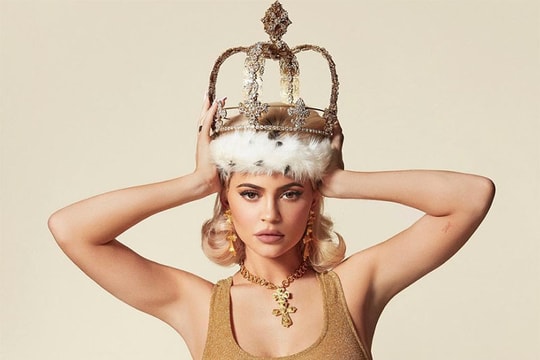 Người mẫu gợi cảm 21 tuổi thành tỷ phú tự thân trẻ nhất thế giới