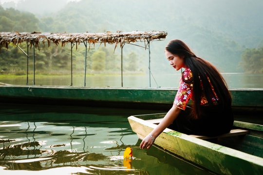 Nét duyên trong ánh mắt nụ cười thiếu nữ vùng cao