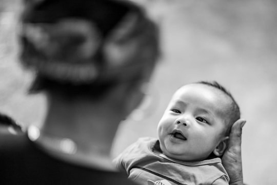 Những vất vả và bao niềm yêu thương trên bàn tay mẹ