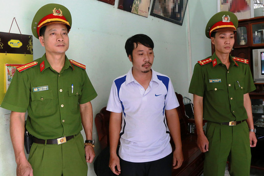 Bắt nguyên hiệu trưởng lừa đảo xin việc hàng trăm triệu đồng