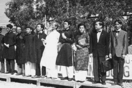 Người mẹ được cụ Phan gọi là Quốc mẫu và chuyện chiếc khăn tay tiễn con xuất dương