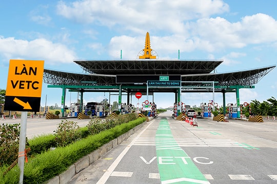 Xe biển xanh, biển đỏ phải dán thẻ thu phí không dừng