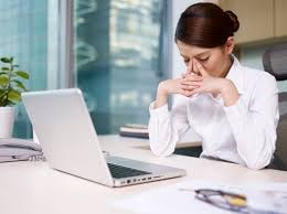 Những bệnh nguy hiểm đang “rình rập” phụ nữ văn phòng