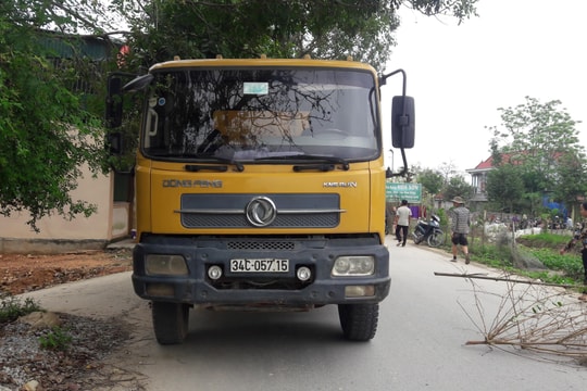 Cháu bé 3 tuổi bị xe tải cán tử vong ở Nghệ An