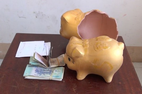Thiếu niên 15 tuổi trộm tiền cho mẹ sắm vàng