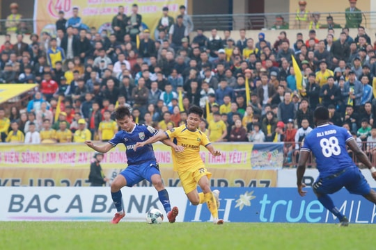 Nhìn lại những “hư chiêu” trên sân Vinh