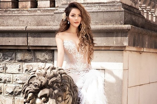 Lý Nhã Kỳ hóa công chúa giữa lâu đài châu Âu