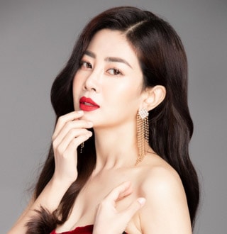 Nhan sắc xinh đẹp bất ngờ của Mai Phương sau một năm điều trị ung thư