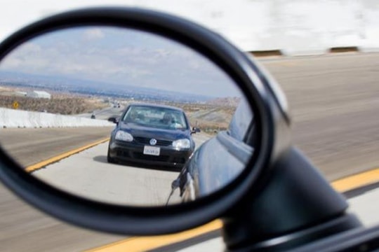 Kinh nghiệm chỉnh gương chiếu hậu ô tô tránh “điểm mù” cho tài mới