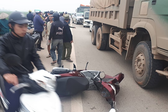 Truy tìm xe tải tông chết hai người rồi bỏ chạy