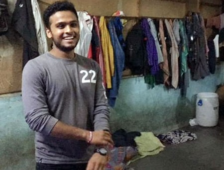 Tỷ phú đẩy con trai ra đường kiếm tiền như người nghèo