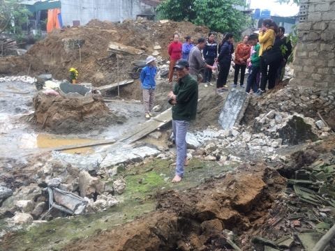 Đào móng làm sập tường khiến 2 người thương vong