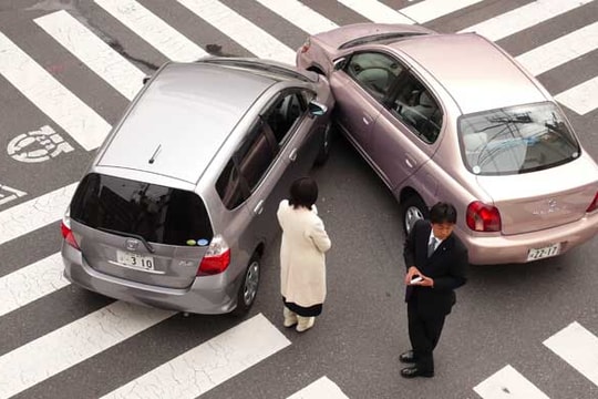 Kinh nghiệm mua bảo hiểm ô tô tránh rủi ro kiện tụng về bồi thường