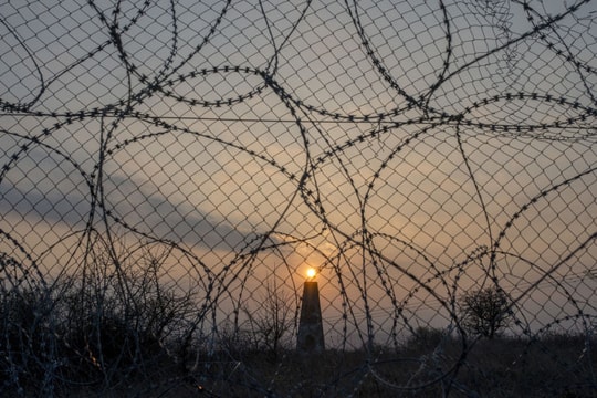 Hàng rào dài 93 km đã được lắp đặt ở biên giới Latvia và Nga