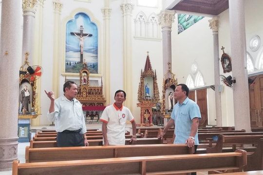 Tận tâm việc đạo, việc đời