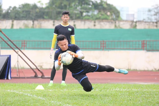 SLNA “chữa cháy” thủ môn bằng 2 gương mặt trẻ