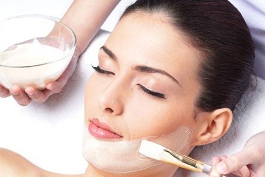 Hướng dẫn làm mặt nạ sữa chua để tái tạo da sau 1 tuần làm việc căng thẳng