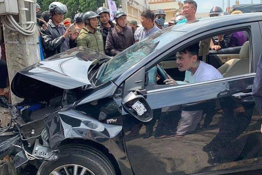 Thanh niên gây tai nạn liên hoàn, vẫn ngồi trên xe nhảy múa