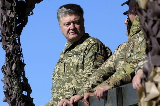 Poroshenko khoe thử nghiệm vũ khí tên lửa gần biên giới Ukraine - Nga