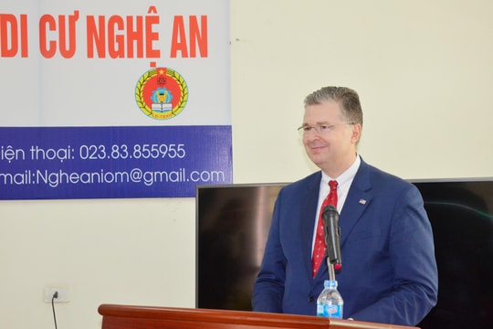 Đại sứ Hoa Kỳ thăm Văn phòng thông tin di cư Nghệ An